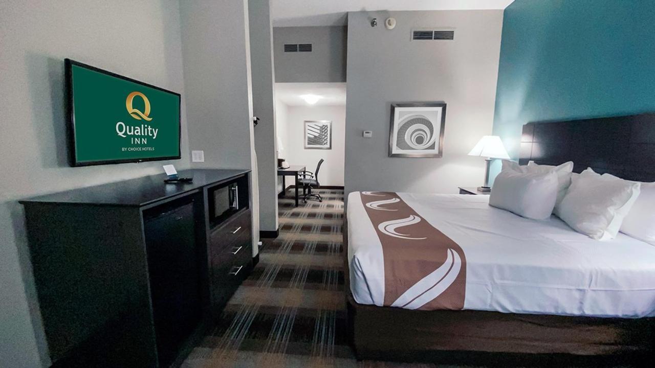 Quality Inn Roseville-Detroit North Екстер'єр фото