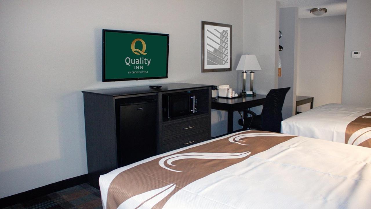 Quality Inn Roseville-Detroit North Екстер'єр фото