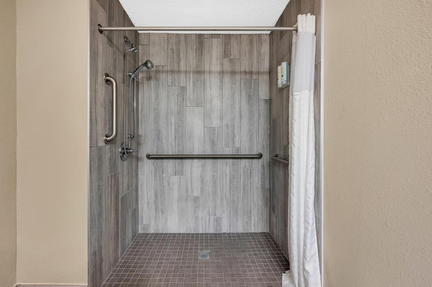 Quality Inn Roseville-Detroit North Екстер'єр фото